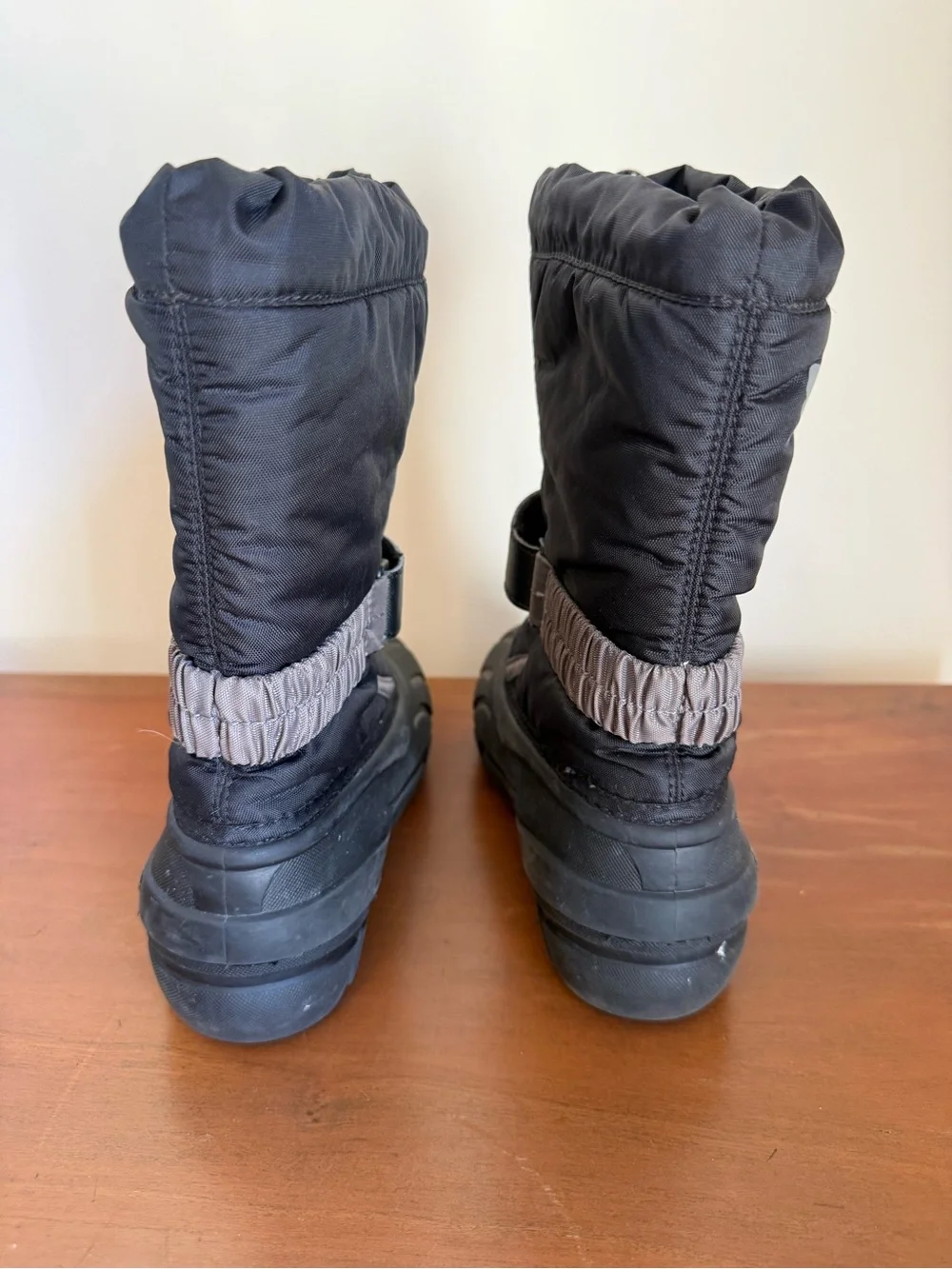 Sorel Youth Flurry Insulated Black Winter Snow Boots, size 1